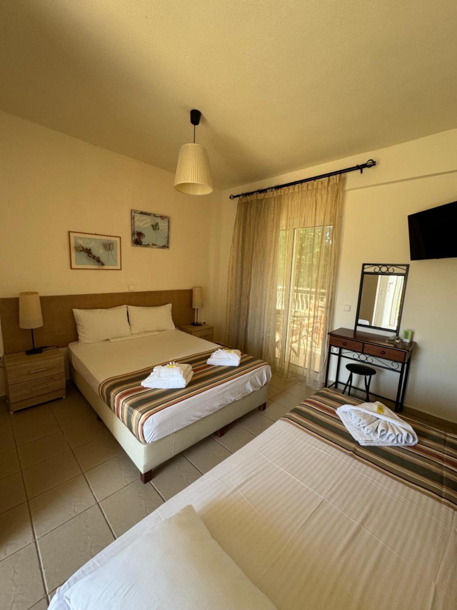 Dafnes Rooms Fourka Bagian luar foto