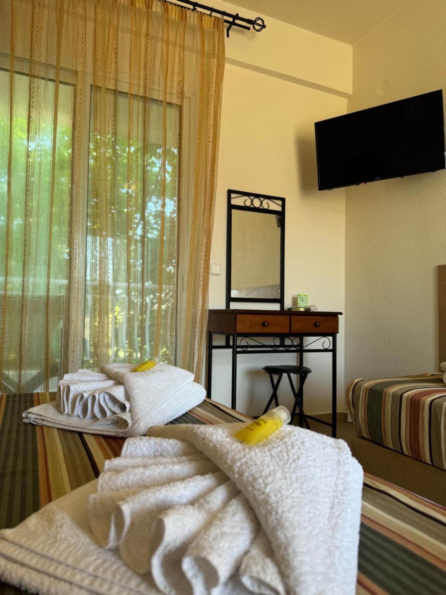 Dafnes Rooms Fourka Bagian luar foto