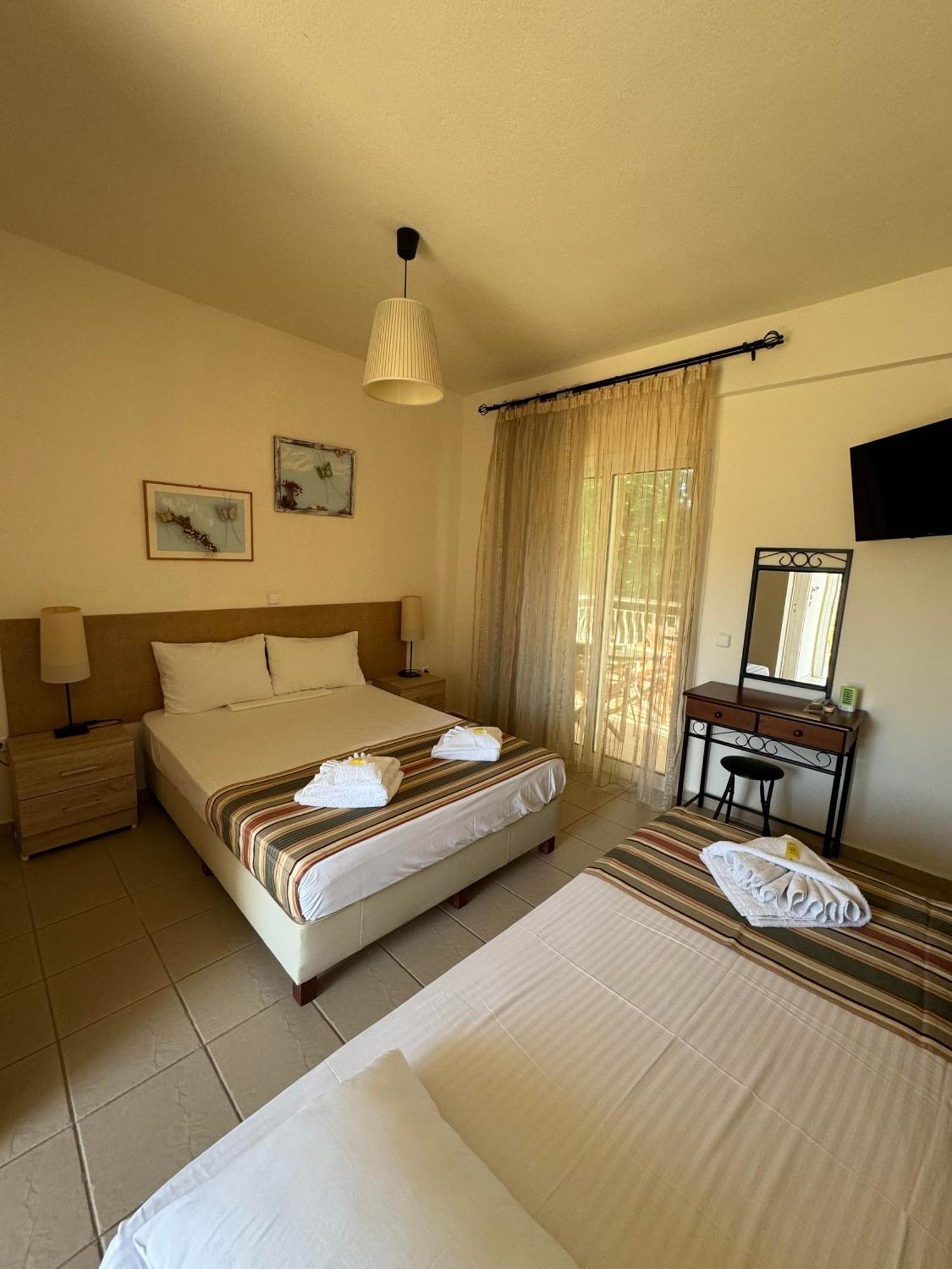 Dafnes Rooms Fourka Bagian luar foto