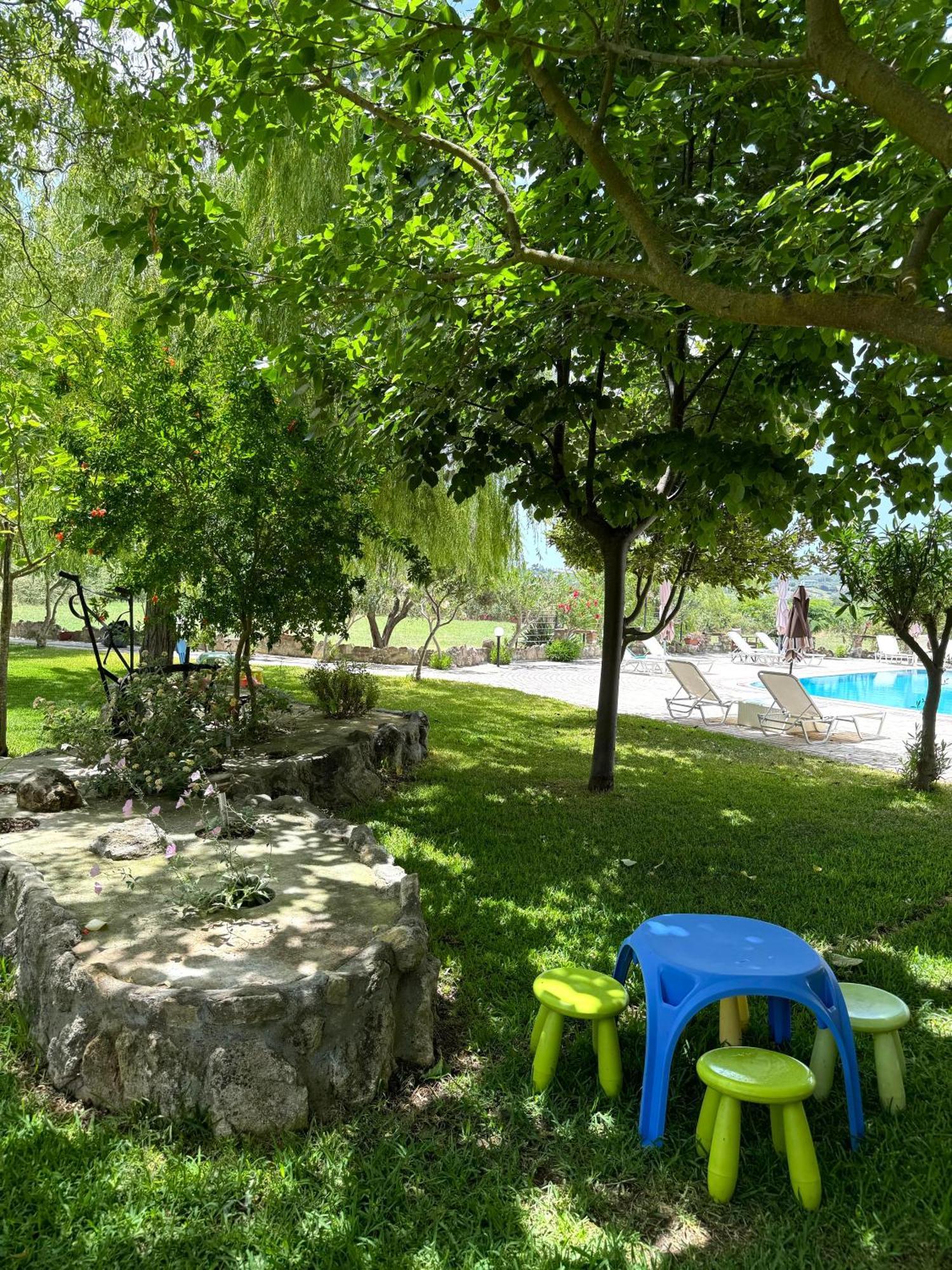 Dafnes Rooms Fourka Bagian luar foto