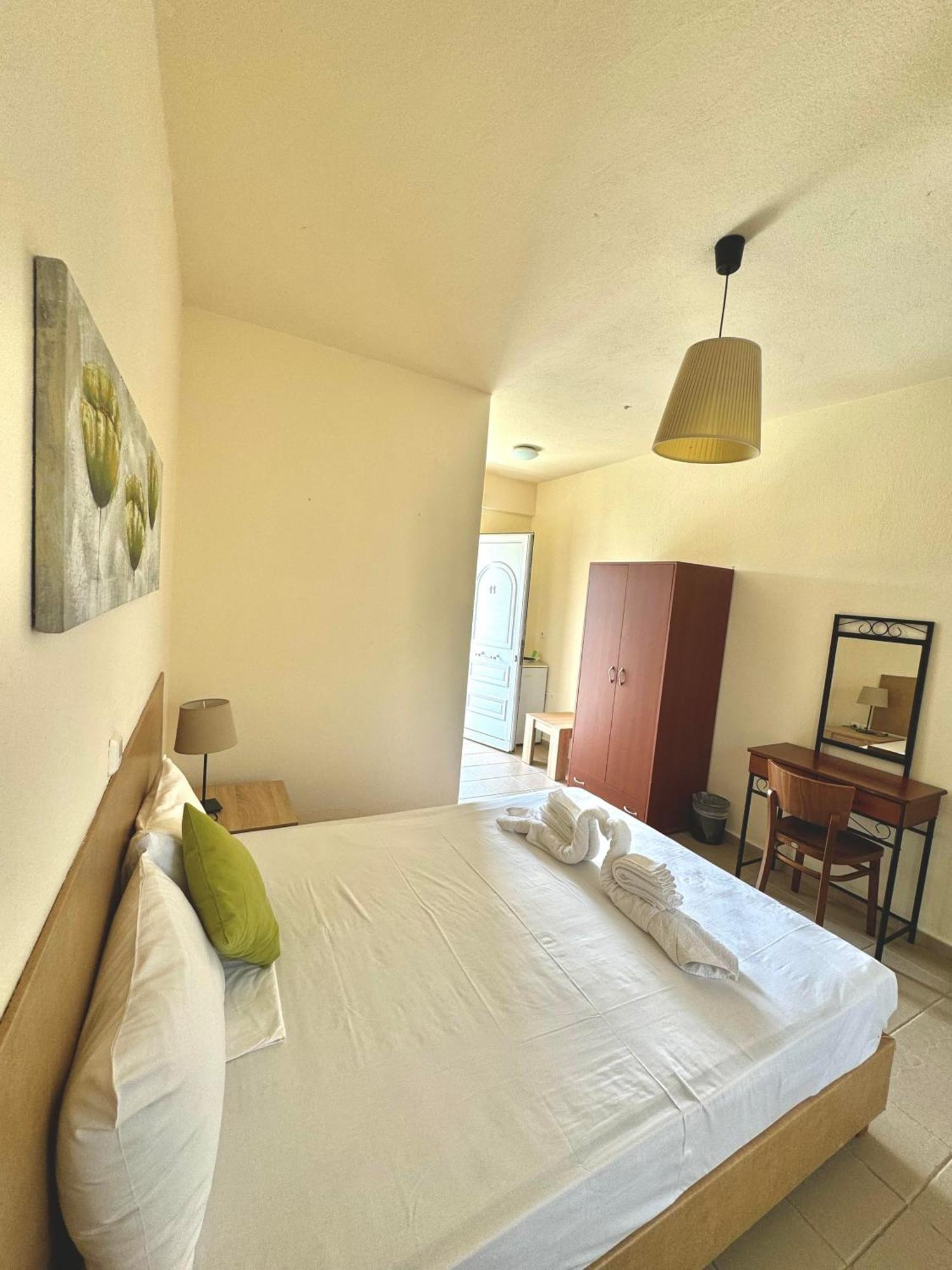 Dafnes Rooms Fourka Bagian luar foto