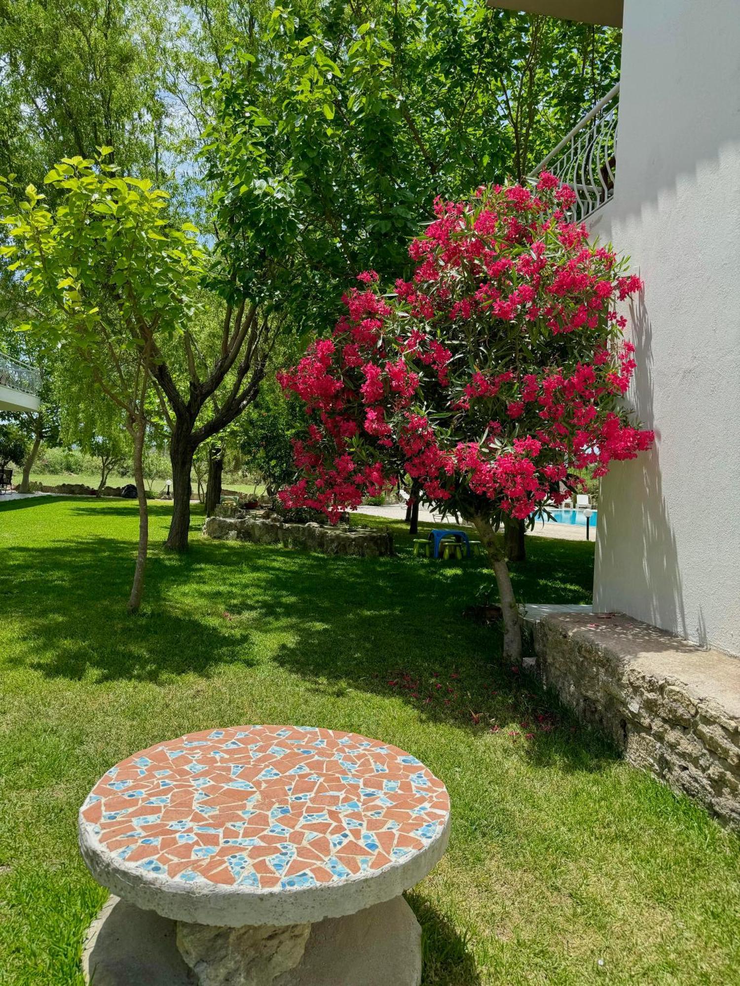 Dafnes Rooms Fourka Bagian luar foto